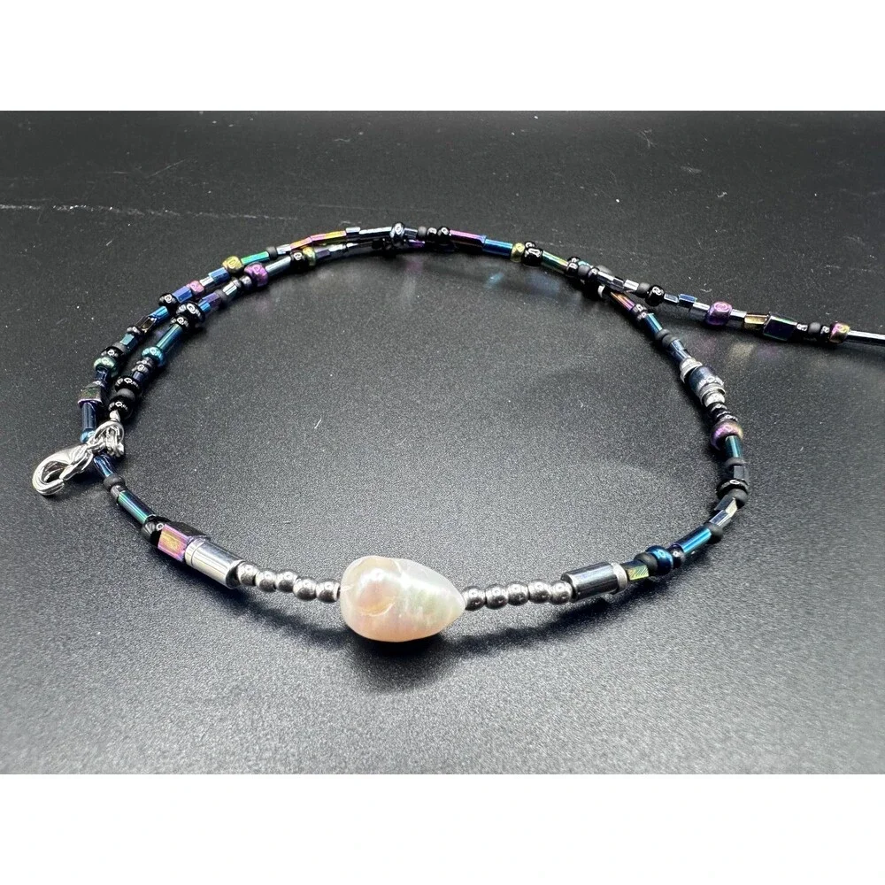 17” Y2K Hematite Necklace Iridescent Glass Beads White Rice Pearl Center